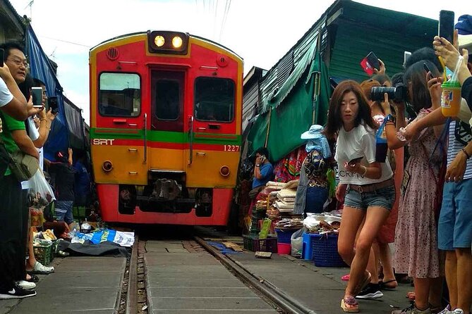 Damnoen Saduak Floating Market & Maeklong Train Market Tour - What the guide adds to the morning
