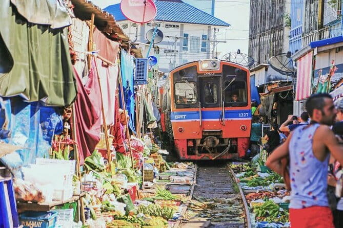 Damnoen Saduak Floating Market & Railway Market Tour from Bangkok - Why the train market is worth the early start