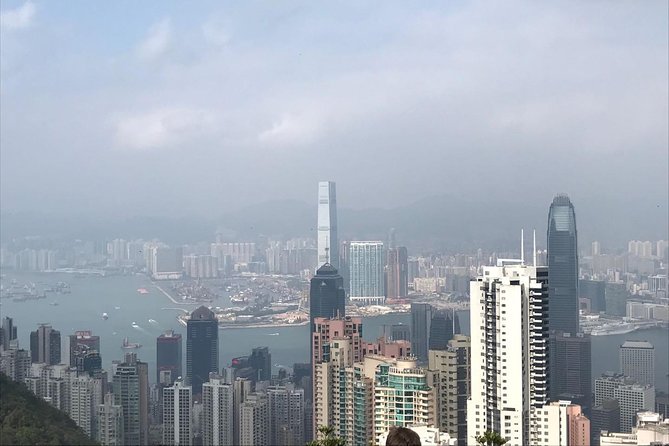 Day Tour to Hong Kong from Guangzhou by Round-way Bullet Train - Lunch and the rhythm of the day