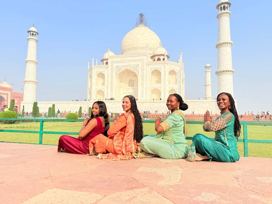 Delhi: Taj Mahal & Agra Tour by Gatimaan Express Train - Lunch at a 5-star hotel, useful but not essential