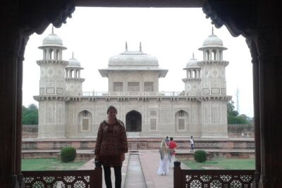 Delhi to Agra and Taj Mahal Private Day Trip by Express Train with Lunch
