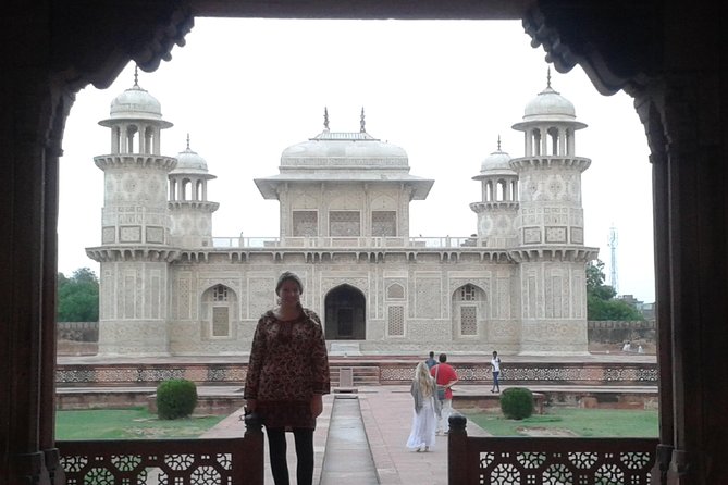 Delhi to Agra and Taj Mahal Private Day Trip by Express Train with Lunch - Meeting your Agra guide at Cantonment station
