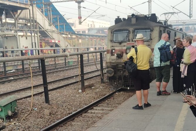 Delhi to Agra: Delhi to Taj Maha tour by Superfast Train Tour - Meeting your guide at Agra Railway Station