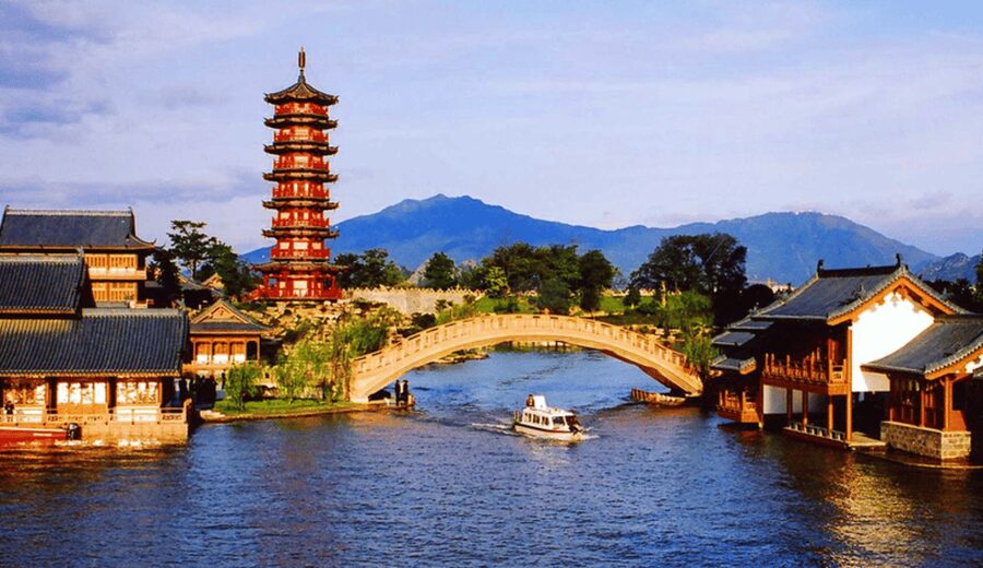 Discover Guilin's Gems:Guangzhou-Bullet Train Highlight Tour - The Two Rivers and Four Lakes cruise