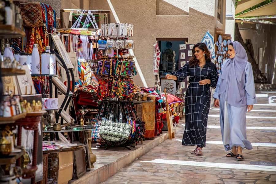 Dubai Full-Day Tour: Mosque, Souks, Burj Khalifa photo stop - Souq Madinat gives you lunch near Burj Al Arab
