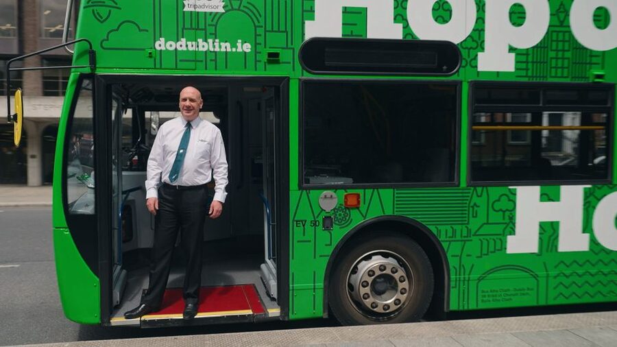 Dublin: Cruise Excursion Hop-On Hop-Off Tour & Rail Ticket - What the live commentary adds