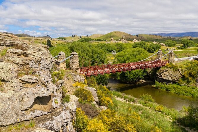 Dunedin to Queenstown One Way Tour Including Taieri Gorge Train - Pukerangi to St. Bathans by road