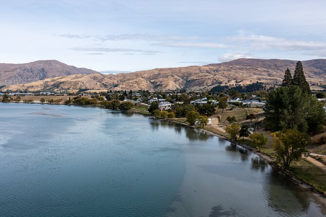 Dunedin to Queenstown One Way Tour Including Taieri Gorge Train - Cromwell and the Central Otago transition