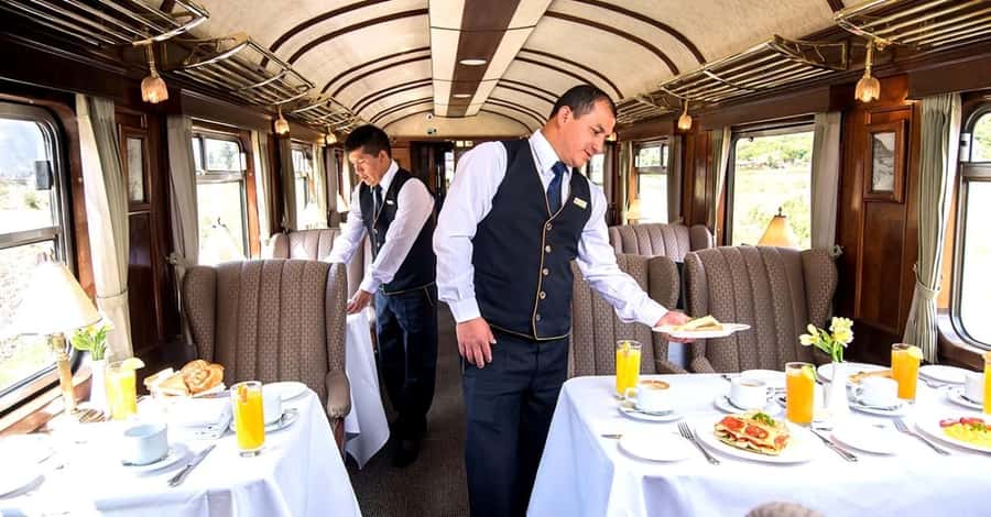 Excursion Cusco - Puno - Titicaca Observatory Train - The mountain scenery and changing altitude
