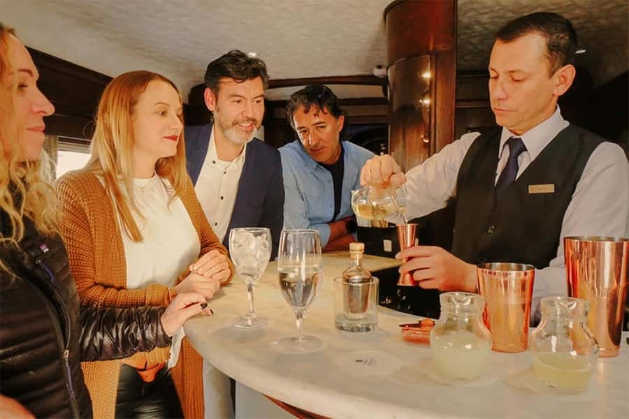 Excursion Cusco - Puno - Titicaca Observatory Train - Food, tea, and the Pisco sour demonstration
