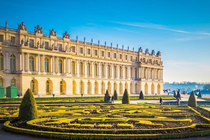 Excursion to Versailles by train with entrance to the Palace and Gardens - Practical details that can save your morning