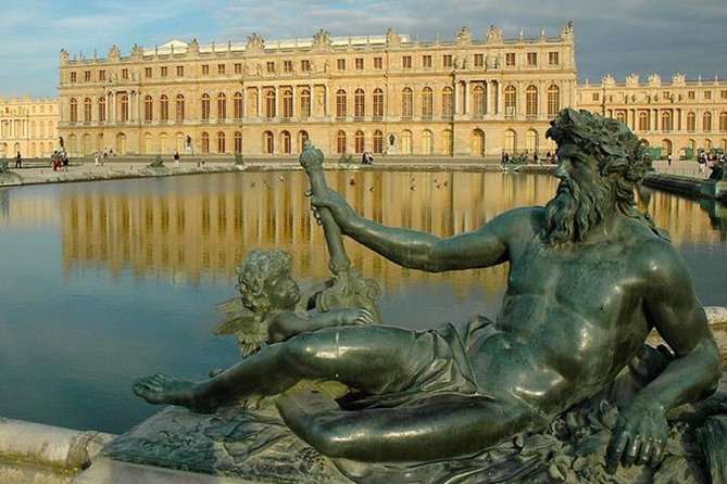 Excursion to Versailles by train with entrance to the Palace and Gardens - Reading the gardens like a royal stage
