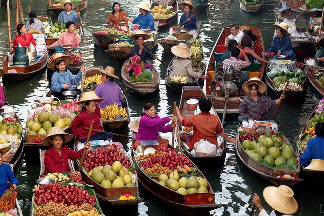 Famous Markets Tour: Maeklong Railway & Damnoen Saduak Floating - Small group or private tour?