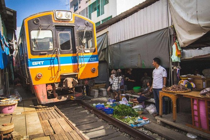 Famous Markets Tour: Maeklong Railway & Damnoen Saduak Floating - Bargaining, food, and shopping advice