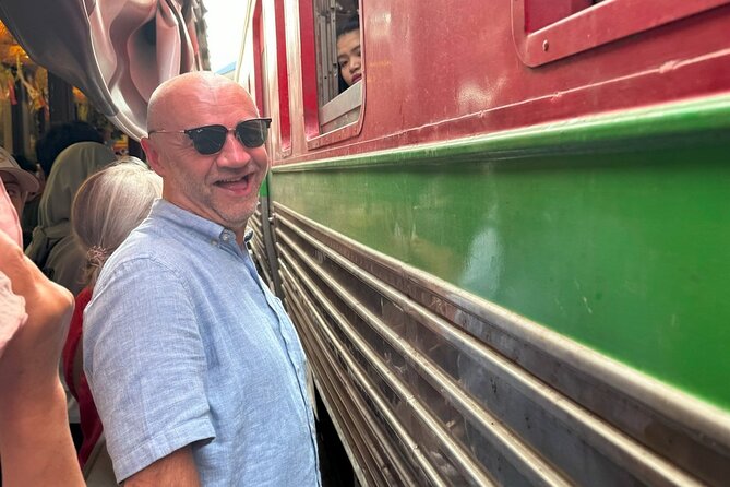 Floating Market and Railway Market Private Tour VIP Transport - Why these two markets work well together