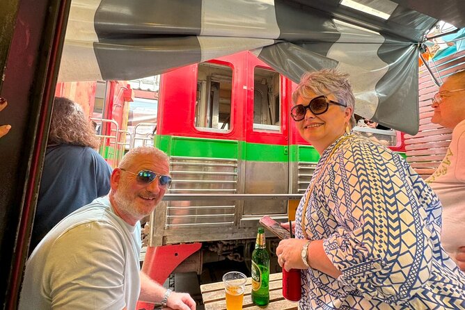Floating Market and Railway Market Private Tour VIP Transport - Private transport and the value of the price