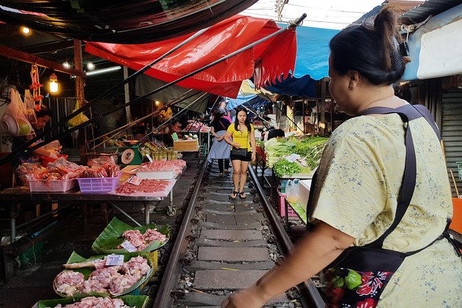 Floating Market Damnoen Saduak and Meklong Railway Market: Half Day Tour - Food, fruit, and extra local stops
