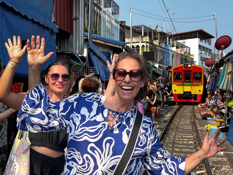 Floating & Railway markets (multi-language) - What a private guide changes