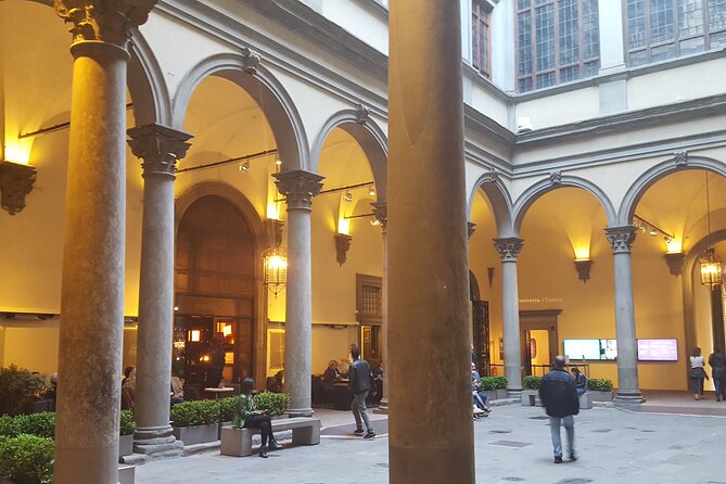 Florence Renaissance and Medieval: Day Trip from Milano by High-Speed Train - Ponte Vecchio closes the guided route