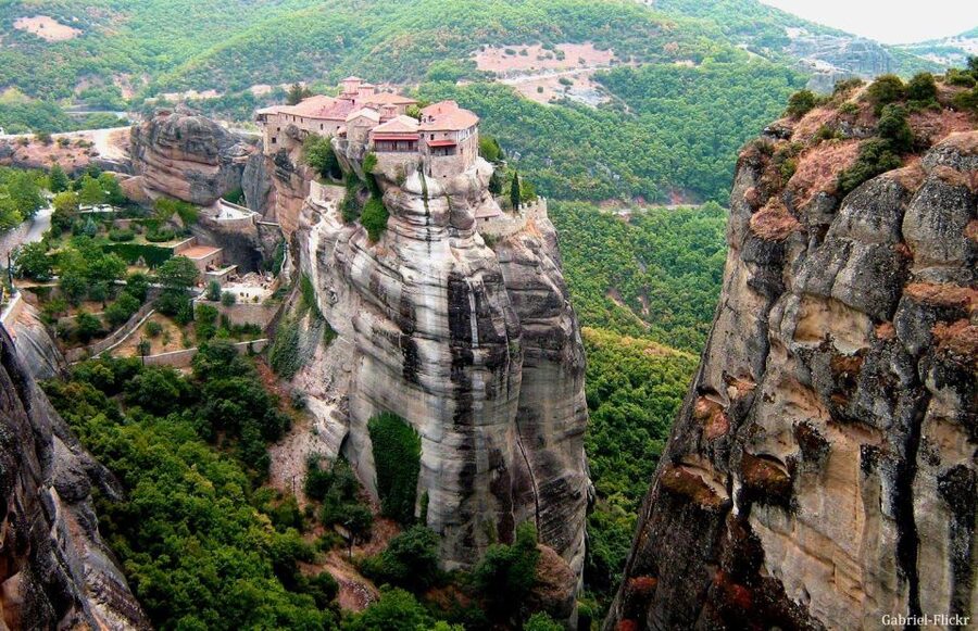 From Athens: Meteora Train Trip with Overnight Stay - Free time in Kalambaka before the return