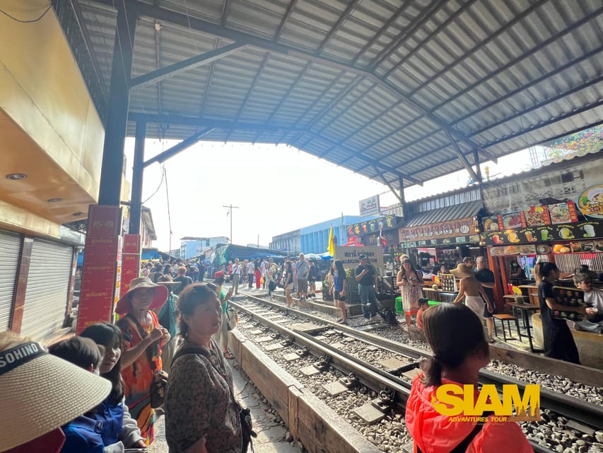 From Bangkok:Damnoen Floating Market and Railway Market Tour - Damnoen Saduak by longtail boat