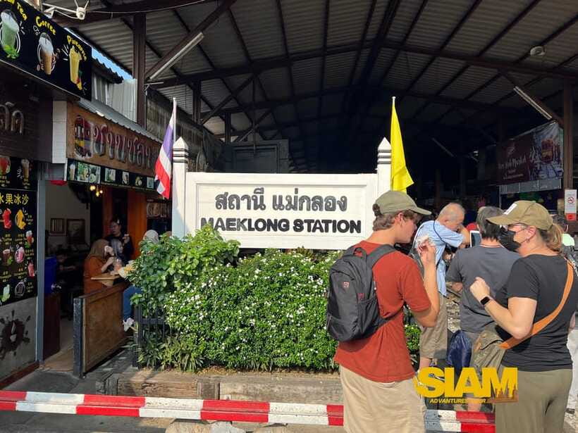 From Bangkok:Damnoen Floating Market and Railway Market Tour - What $40 includes, and what it does not
