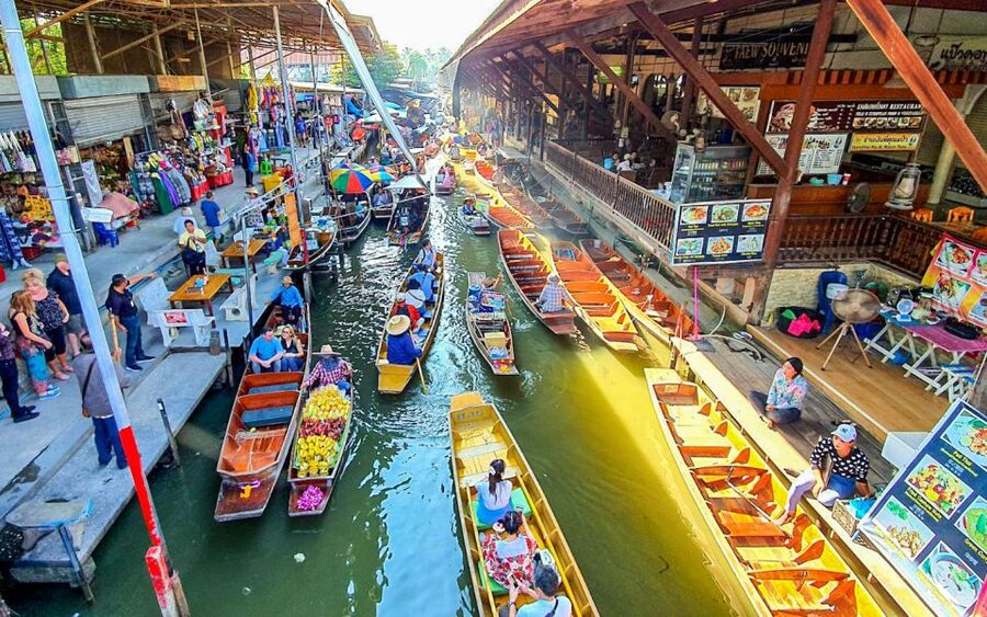 From Bangkok: Damnoen Saduak & Train Market Tour in Spanish - Two famous markets, one early Bangkok departure