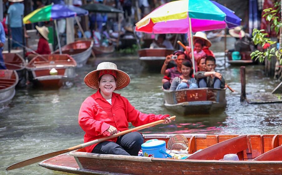 From Bangkok: Damnoen Saduak & Train Market Tour in Spanish - Is $86 a fair price?