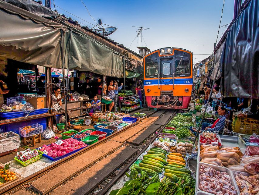From Bangkok: Damnoen Saduak & Train Market Tour in Spanish - The 1.5-hour ride from Bangkok