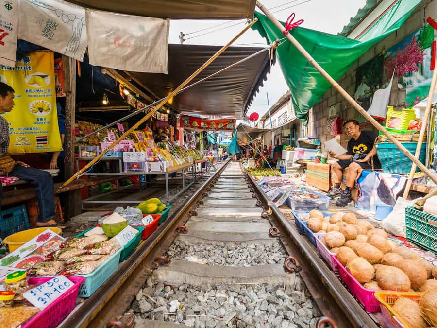From Bangkok: Maeklong Railway and Floating Market Day Tour - Exploring Damnoen Saduak Floating Market