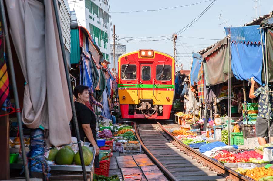 From Bangkok: Maeklong Railway and Floating Market Food Tour - Reaching Damnoen Saduak by longtail boat