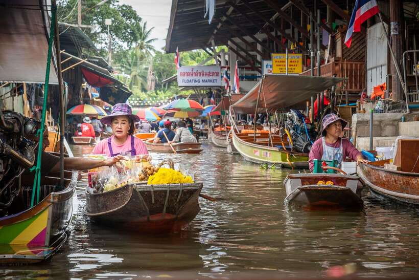 From Bangkok: Railway & Damnoen Saduak Floating Market Tour - Palm sugar at Baan Tao Thai Derm