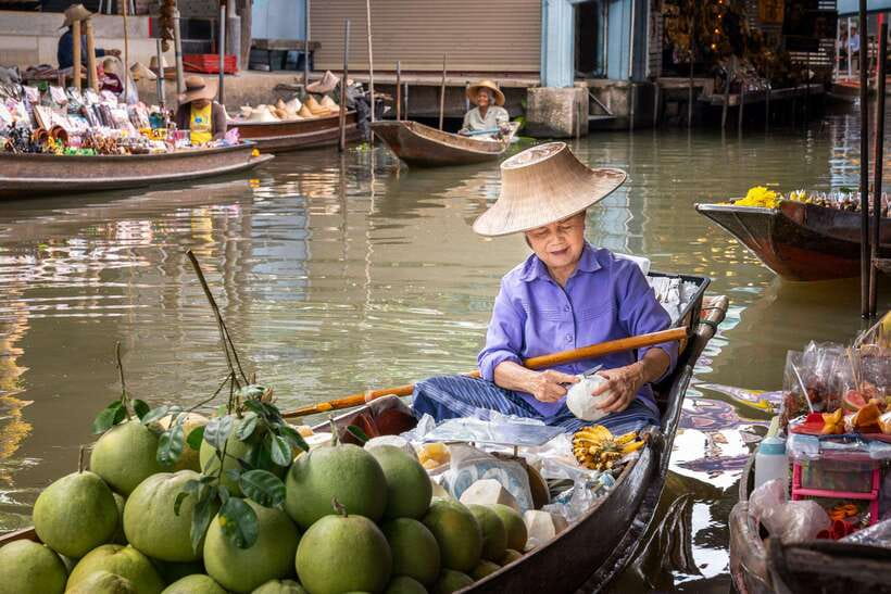 From Bangkok: Railway & Damnoen Saduak Floating Market Tour - Guides, group size, and the value of personal help