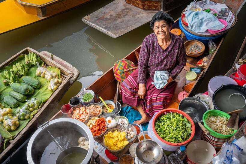 From Bangkok: Railway & Damnoen Saduak Floating Market Tour - The 6:00 a.m. start and ride from Bangkok