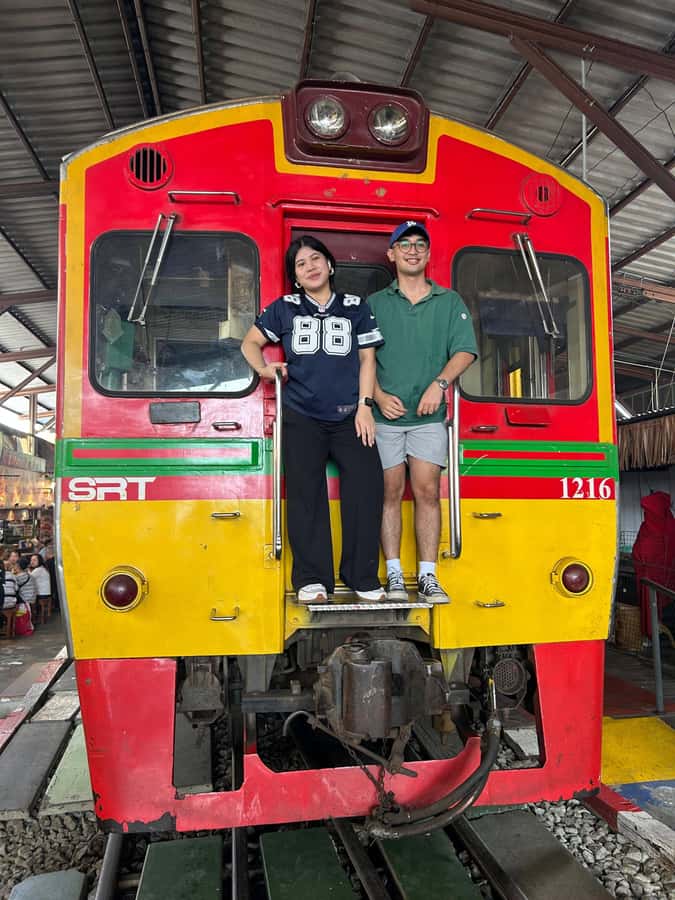 From BANGKOK: Railway Market and Amphawa Floating market - The Friday schedule problem