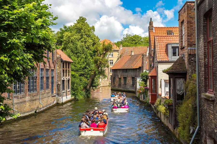 From Brussels: Bruges by Train with Guided Tour & Boat Ride - Why Bruges works so well as a day trip from Brussels