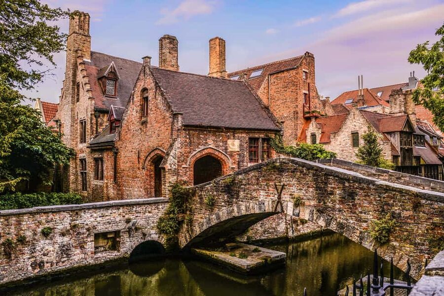 From Brussels: Bruges by Train with Guided Tour & Boat Ride - Minnewater and the Beguinage set the mood