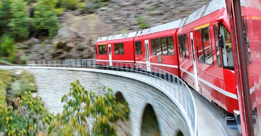 From Como: St. Moritz and Tirano Trip with Bernina Express - Leaving Como beside Lake Como