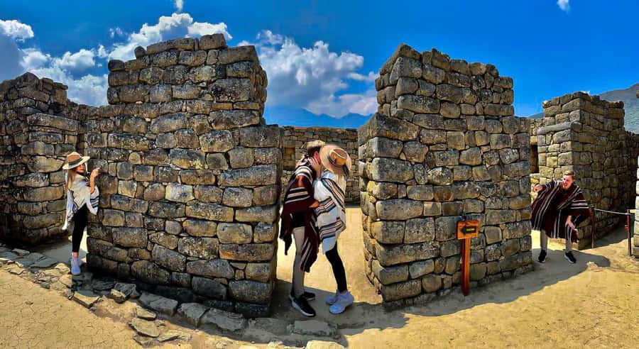From Cusco: 1-day Machu Picchu Tour by Train - Lunch, hot springs, and the long wait