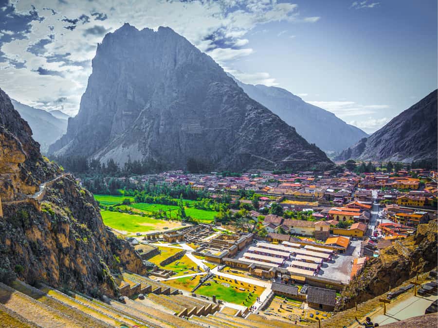 From Cusco: 2-Day Sacred Valley and Machupicchu by Train - Lunch in Urubamba and the road to Ollantaytambo