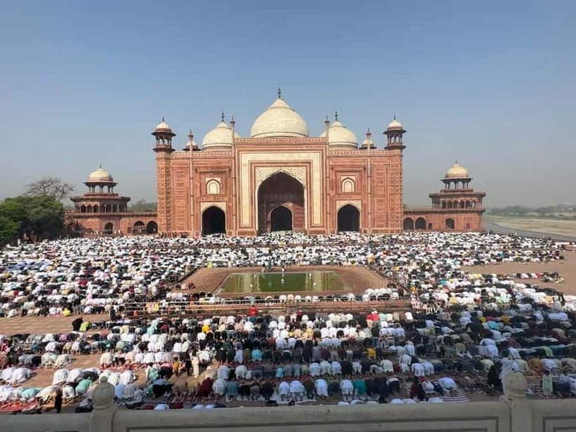 From Delhi:All Inclusive Taj Mahal Day Tour by Fastest Train - A realistic look at the full day