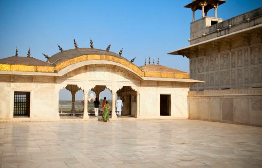 From Delhi: All Inclusive- Taj Mahal Tour by Express Train - Arriving in Agra and meeting your guide