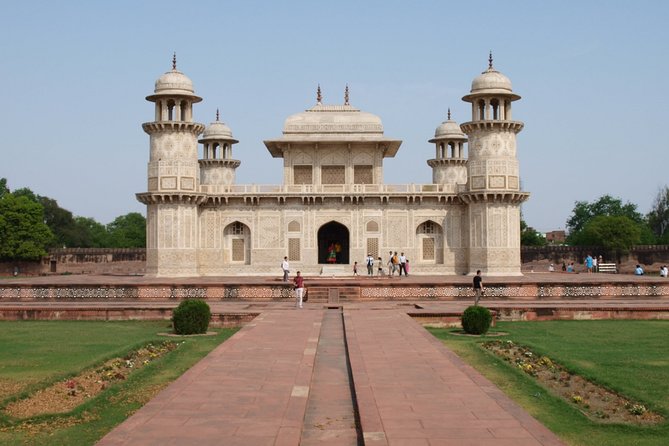 From Delhi: All-Inclusive Taj Mahal Tour by Train with Escort - Lunch at the Courtyard by Marriott