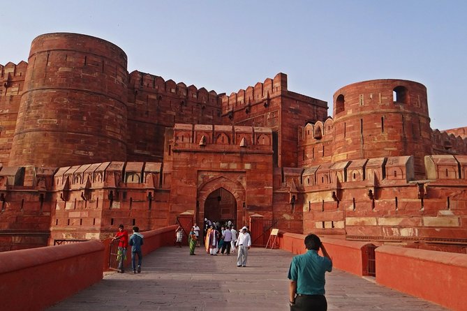 From Delhi: All-Inclusive Taj Mahal Tour by Train with Escort - What the private format changes