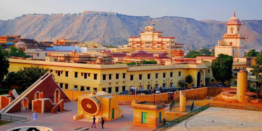 From Delhi: Jaipur Day Trip by Fast Train or Private Car - Panna Meena Ka Kund brings geometry and color