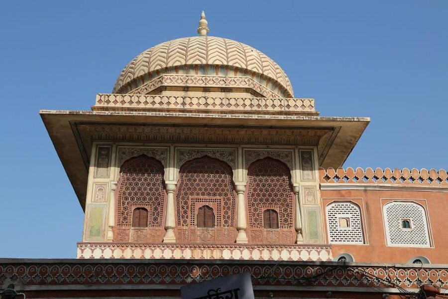 From Delhi: Jaipur Day Trip by Fast Train or Private Car - Jantar Mantar rewards curious minds