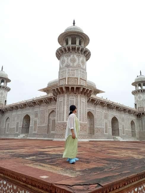 From Delhi -Same Day Agra Tour by Express Train - Agra Fort puts the Taj in context