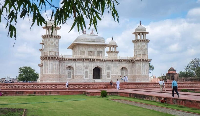 From Delhi: Taj Mahal & Agra Day Tour by Superfast Train - Agra Fort shows the power behind the palace