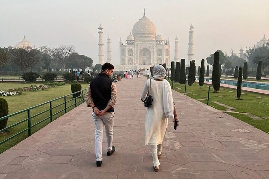 From Delhi: Taj Mahal & Agra Day Tour by Superfast Train - What the guides add to the day