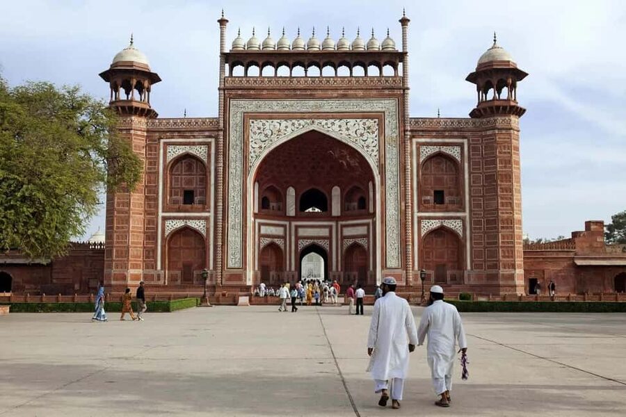 From Delhi: Taj Mahal & Agra Day Trip by Superfast Train - The day in four quick points